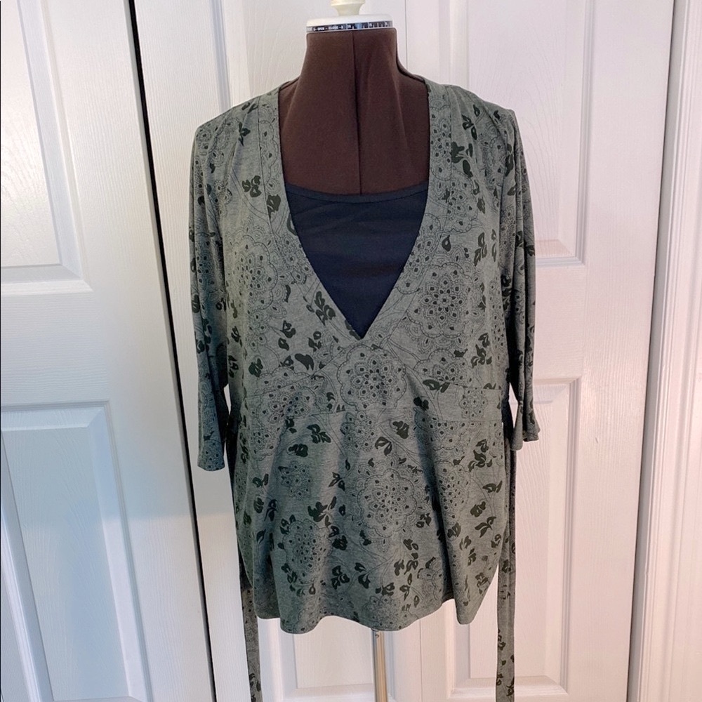 2 for $25 - 2 Piece Set, Encore Jeans Blouse & Cami, mismatched Set, 2X Plus